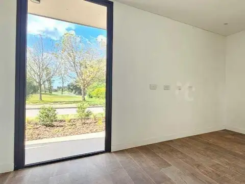Casa en Alquiler con 1 cochera