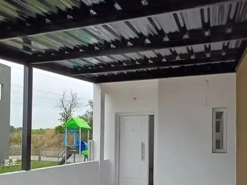 Casa 3 ambientes con 1 baño