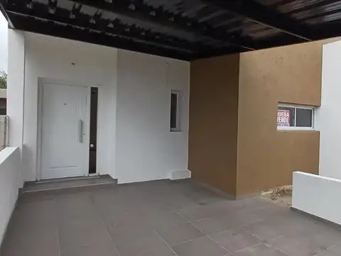 Casa 3 ambientes con 1 baño