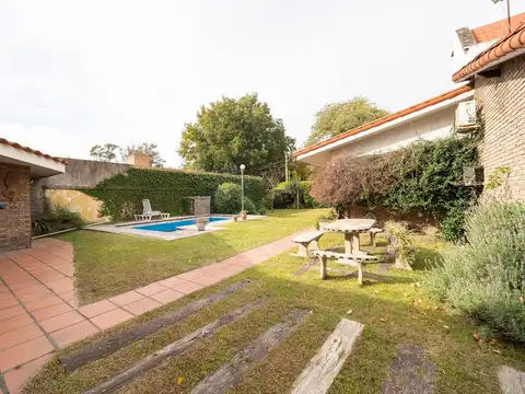 Casa 5 ambientes con 3 baños