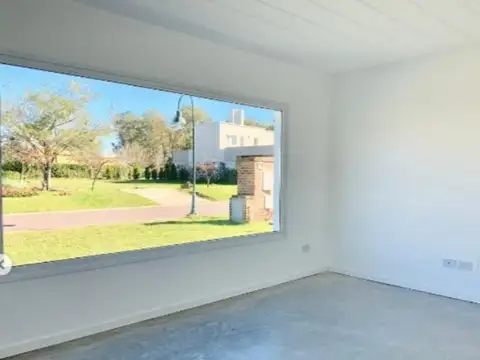 Casa 6 ambientes con 4 baños