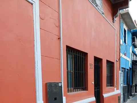Piñeyro - Avellaneda - Dueño Alquila - Departamento Tipo Casa de 4 ambientes al frente con patio todo en planta baja.