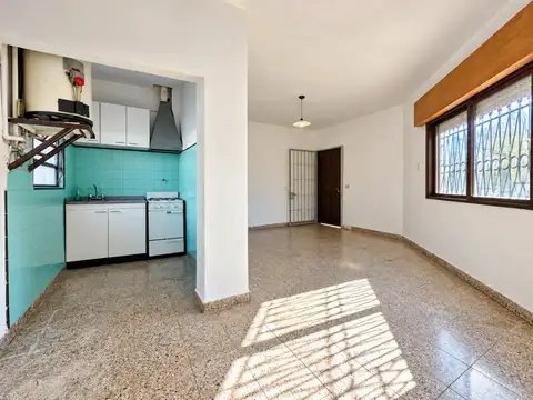 PH de 2 ambientes con patio y cochera