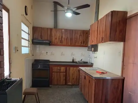 Casa 4 ambientes con 1 baño