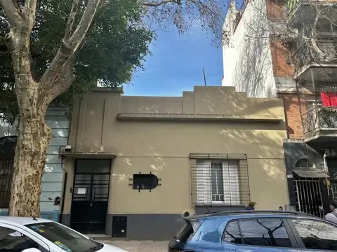 Venta renovado PH de 2 Ambientes con Patio Propio en Paternal. Apto Profesional y Crédito.