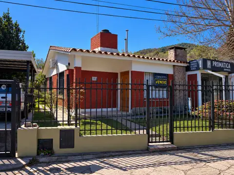 VENTA DE CASA EN CARLOS PAZ, CON 4 DEPARTAMENTOS Y LOCAL COMERCIAL SOBRE AV. ESTRADA. Estratégica Ubicación