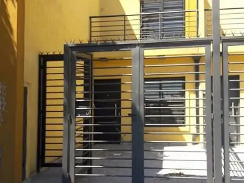 Imperdible Duplex 3 ambientes en Bernal Centro