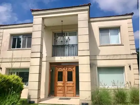 Casa en alquiler temporal en Mapuche Country Club con pileta