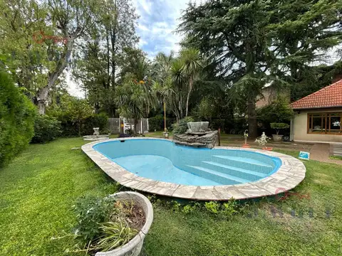 Casa en Venta con 2 cocheras