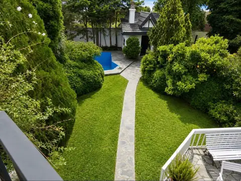 Casa en Venta con 3 cocheras