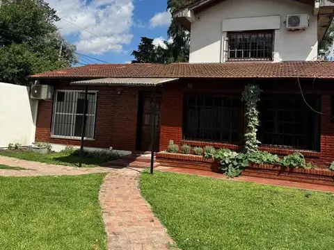 CASA EN ALQUILER :: PARQUE LELOIR :: 3 AMB :: PILETA