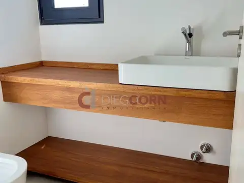 Casa en Venta con 6 cocheras