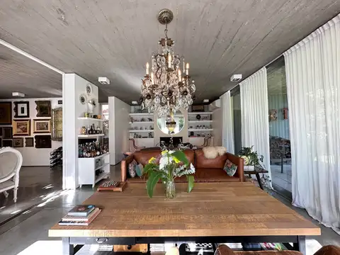 Casa en Venta con 2 cocheras