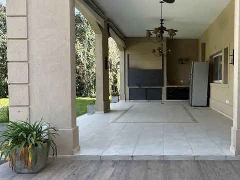 Casa en Alquiler en Bella Vista, USD 2.700