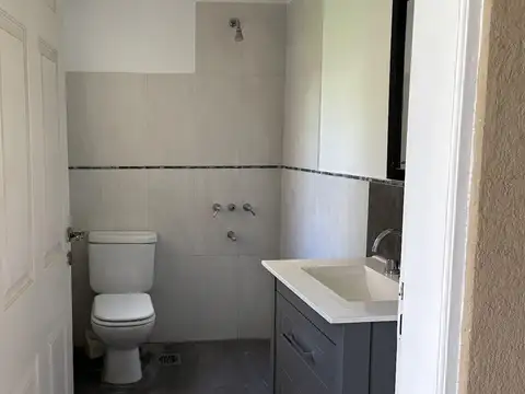 Casa en Alquiler con 6 cocheras