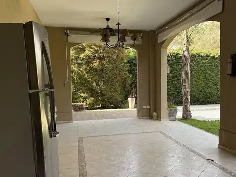 Casa en Alquiler de 4 dormitorios