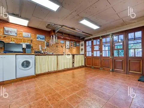 Casa en Venta con 2 cocheras