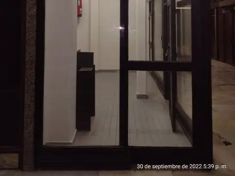 Local Galería + 2 bauleras Sobre Florida peatonal!