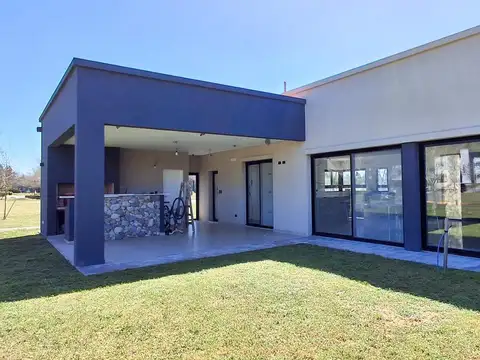 Casa en Venta en El Cazal, USD 229.000