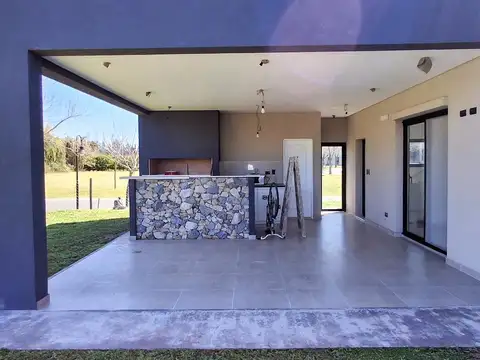 Casa en Venta con 4 cocheras