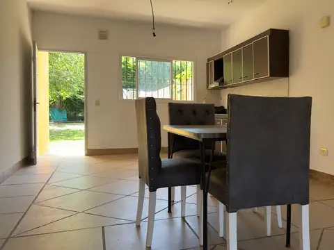 Casa 4 ambientes con 1 baño