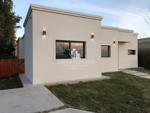 Oportunidad. Casa en venta de 4 ambienets. Barrio Santa Lucia. Pilar del Este