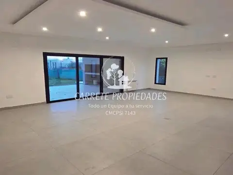 Casa 4 ambientes con 2 baños