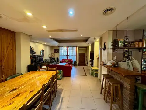 Venta. Casa. Lote propio. 11 ambientes. 5 baños. Jardín. Villa Crespo.