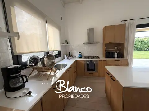 Casa en Alquiler al Oeste