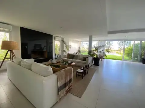 Casa en Venta en Haras Santa Maria, USD 590.000
