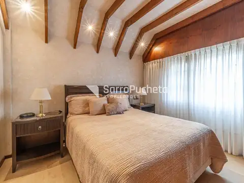 Casa en Venta con 3 cocheras