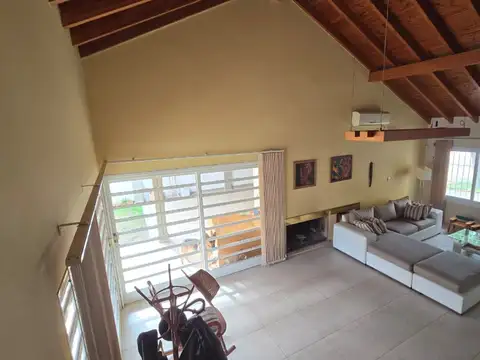 Casa en Venta con 4 cocheras