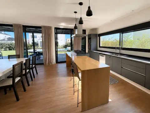 Casa en Venta en La Reja, USD 299.000