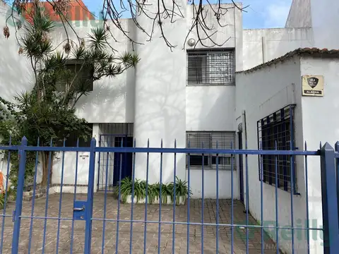 Casa de 4 dormitorios con jardín, pileta y parrilla en Lomas de San Isidro