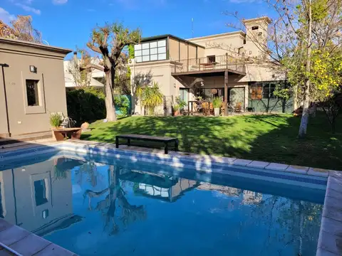 CASA EN BARRIO CLUB DE CAMPO - GUAYMALLEN