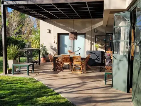 CASA EN BARRIO CLUB DE CAMPO - GUAYMALLEN