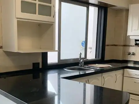 Piso, tipo PH, 4 ambientes, 2 banos, Cochera, Quincho