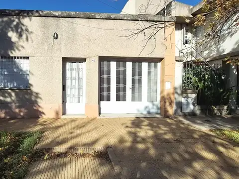 CASA A CUADRAS DEL COLEGIO LOURDES