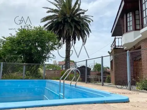 Casa en Venta con 2 cocheras