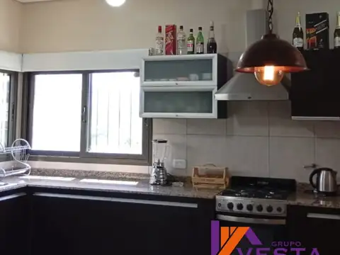 Casa en Venta con 3 cocheras