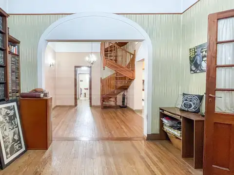 Casa 6 ambientes con 2 baños