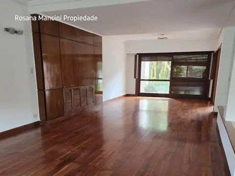 Casa 6 ambientes con 5 baños