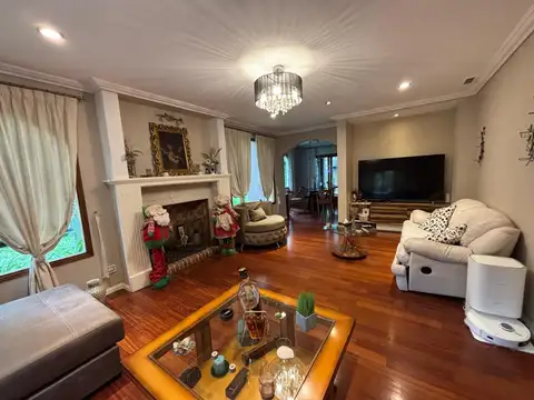 Casa 6 ambientes con 2 baños