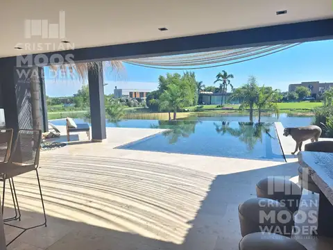 Casa en  Canton Islas 5 dormitorios, exclusiva propiedad con vista a la laguna.