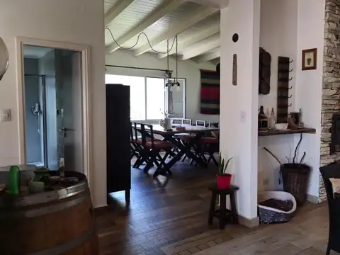 Casa 2 ambientes con 2 baños