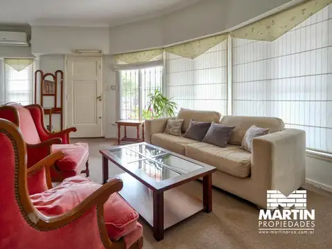 Casa en Venta de 4 Ambientes en Martinez con Patio, Terraza, Cochera y Jardín Frente