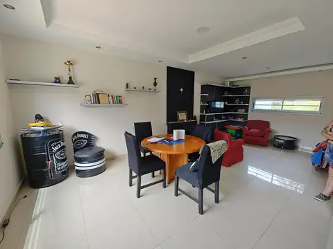 Casa 6 ambientes con 3 baños