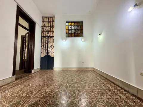Oficina 7 ambientes con 2 baños