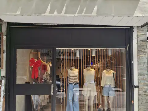 Local en alquiler en Belgrano a mts de av cabildo. (fravega) hermoso local de planta baja y sotano aprovechable.