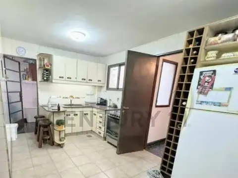 Departamento 6 ambientes con 2 baños